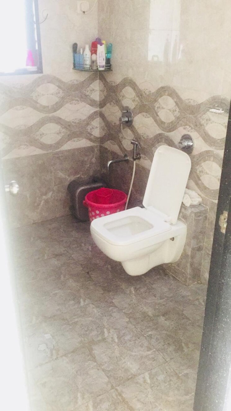 Bathroom, haware-indraprastha-regency 2 Bedroom 977 Sq.Ft. Apartment In Goregaon West Mumbai 8141458