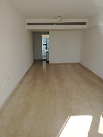 Room in 4 BHK Apartment at Lodha Marquise, Worli – for Rent