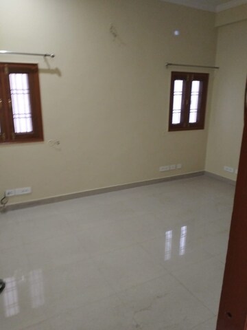Room in 2 BHK Independent House at Gomti Nagar – for Rent