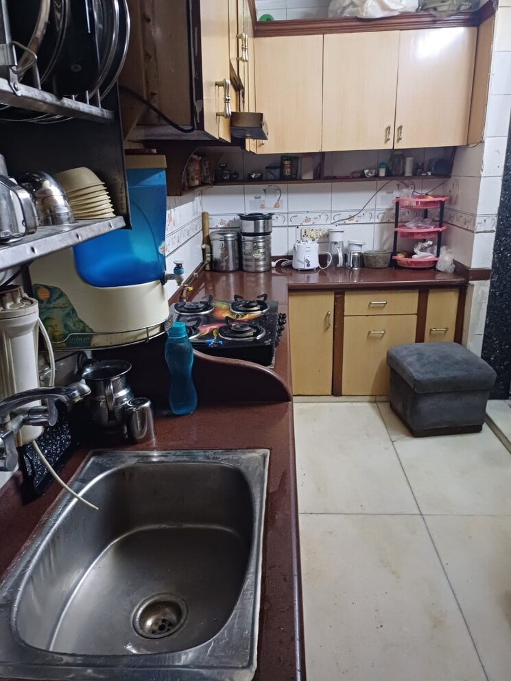 Kitchen, paschim vihar 2.5 Bedroom 100 Sq.Yd. Apartment In Paschim Vihar Delhi 8141491