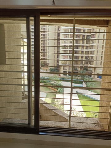 Room in 2 BHK Apartment at Acme Ozone, Manpada – for Rent