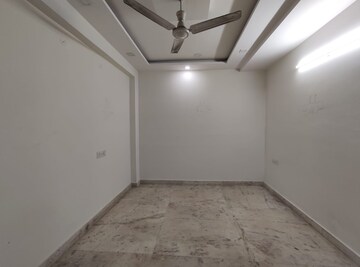 Room in 3 BHK Apartment at Vasant Kunj – for Sale