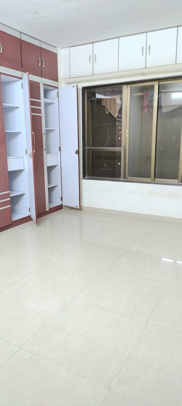 Room in 4 BHK Apartment at Kabra Hyde Park, Manpada – for Rent