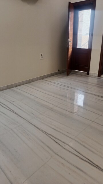 Room in 3 BHK Apartment at Vasant Kunj – for Rent
