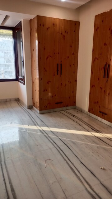 Room in 3 BHK Apartment at Vasant Kunj – for Rent