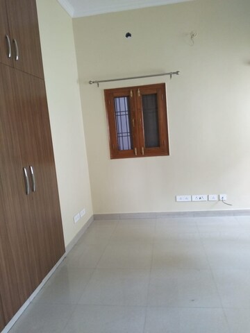 Room in 2 BHK Apartment at Rishita Manhattan, Gomti Nagar – for Rent