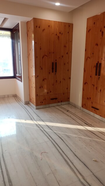 Room in 3 BHK Apartment at Vasant Kunj – for Rent