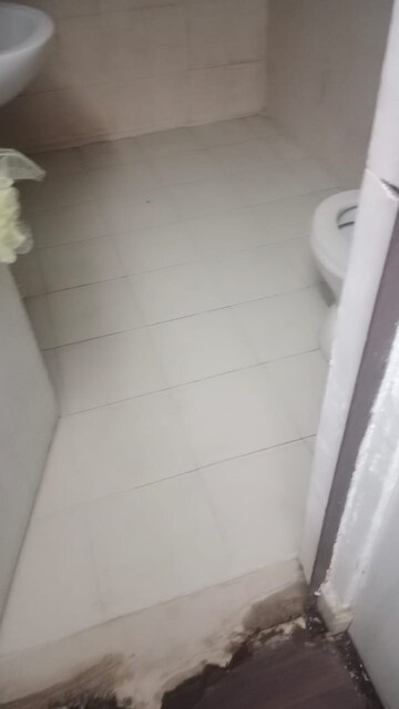 Staircase in 3 BHK Apartment at Alaknanda Apartment Gomti Nagar, Gomti Nagar – for Rent