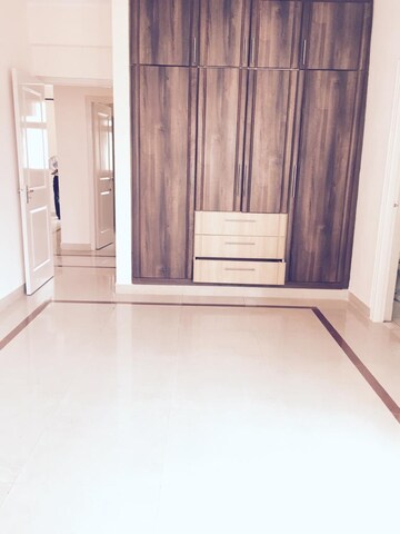 3.5 BHK Apartment For Rent in Orchid Petals, Sector 49