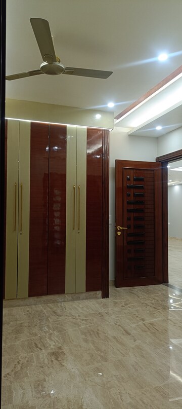Bedroom in 3 BHK Builder Floor at Anand Vihar – for Rent
