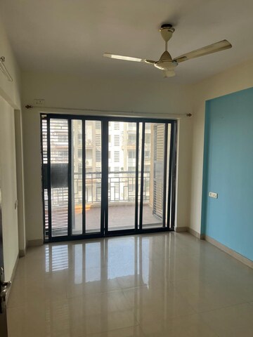 Room in 3 BHK Apartment at Brahma Suncity, Wadgaon Sheri – for Rent