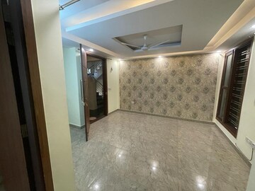 Building Lobby in 2 BHK Builder Floor at Empire Floors, Sector 57 – for Rent