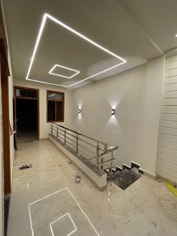 Parking in 3 BHK Villa at Gomti Nagar – for Sale