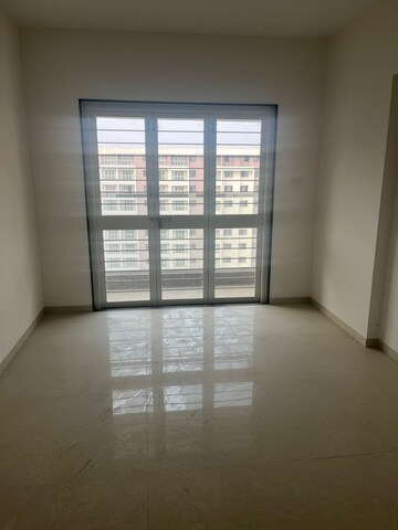 Room in 2.5 BHK Apartment at Kohinoor Viva City, Dhanori – for Sale