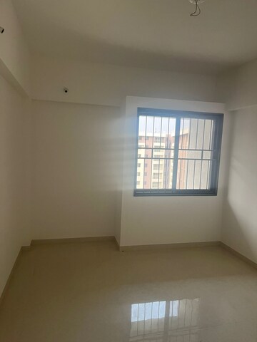 Room in 2.5 BHK Apartment at Kohinoor Viva City, Dhanori – for Sale