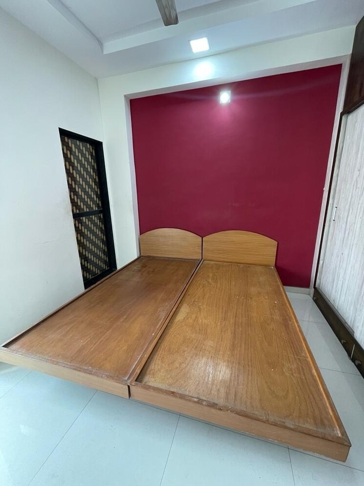 Room, ahmedabad cantonment 2 Bedroom 110 Sq.Yd. Apartment In Ahmedabad Cantonment Ahmedabad 8141791
