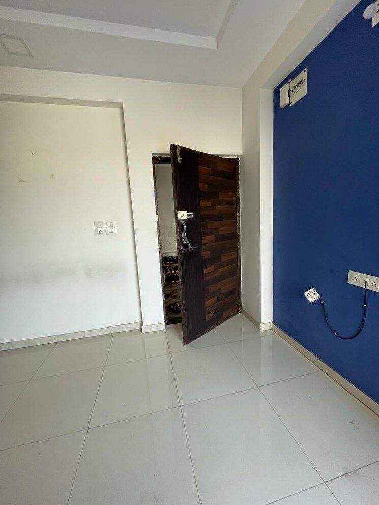 Room, ahmedabad cantonment 2 Bedroom 110 Sq.Yd. Apartment In Ahmedabad Cantonment Ahmedabad 8141791