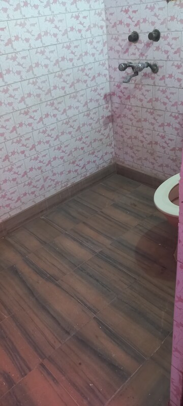 Attached Bathroom in 1.5 BHK Apartment at Ip Extension – for Rent