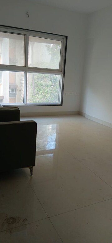 Room in 2 BHK Apartment at Vile Parle West – for Rent