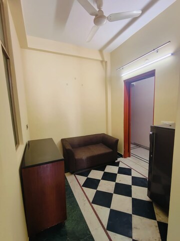 Living Room in 1 BHK Builder Floor at Ansal Sushant Lok I, Sector 43 – for Rent