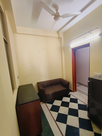 Living Room in 1 BHK Builder Floor at Ansal Sushant Lok I, Sector 43 – for Rent