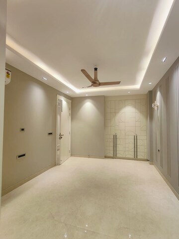 Room in 3 BHK Builder Floor at Ansal Sushant Lok I, Sector 43 – for Rent