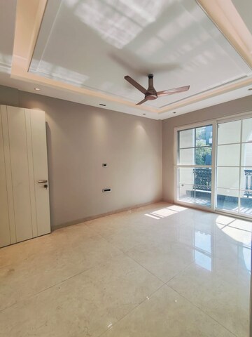 Room in 3 BHK Builder Floor at Ansal Sushant Lok I, Sector 43 – for Rent
