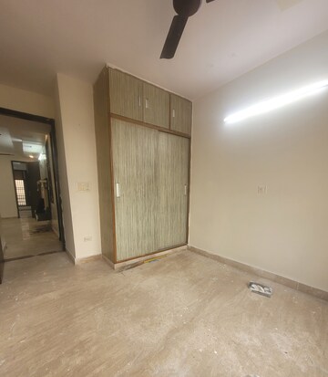 Room in 2 BHK Builder Floor at Janakpuri – for Rent