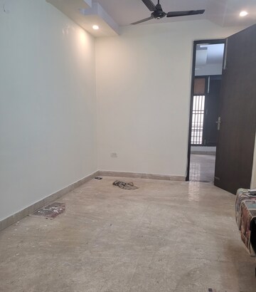 Room in 2 BHK Builder Floor at Janakpuri – for Rent