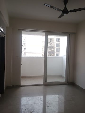 Room in 3 BHK Apartment at Ramprastha City The Edge Towers, Sector 37d – for Rent