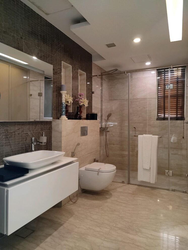 Bathroom, sector 22 3.5 Bedroom 3223 Sq.Ft. Apartment In Sector 22 Gurgaon 8141947