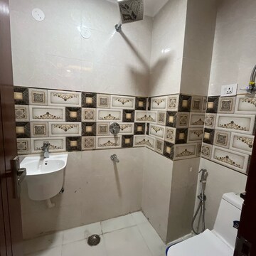 Team Area in 3 BHK Builder Floor at Chattarpur – for Rent