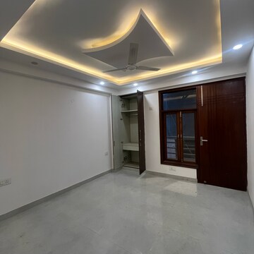 Room in 3 BHK Builder Floor at Chattarpur – for Rent