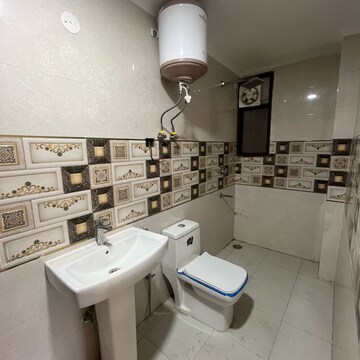 Team Area in 3 BHK Builder Floor at Chattarpur – for Rent