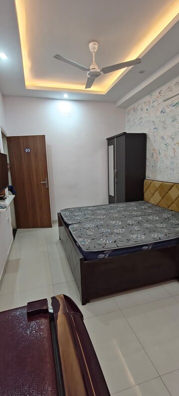 Bedroom in 1 RK Builder Floor at Ansal Sushant Lok I, Sector 43 – for Rent