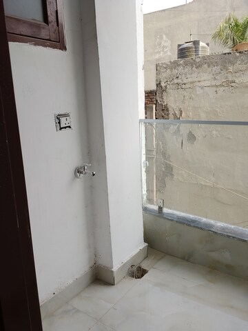 Furnished Amenities in 1 BHK Builder Floor at Saket – for Rent