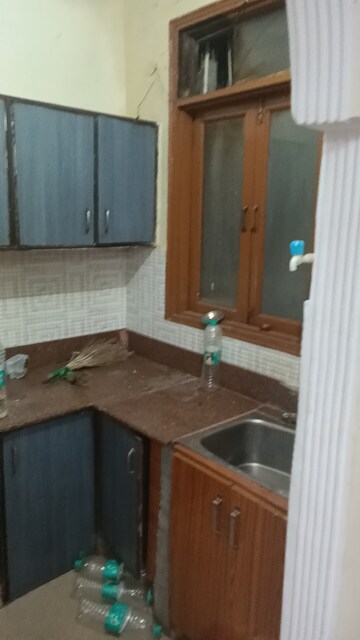Living Room in 1.5 BHK Builder Floor at Ignou Road – for Rent