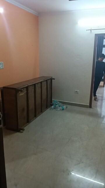 Room in 1.5 BHK Builder Floor at Ignou Road – for Rent