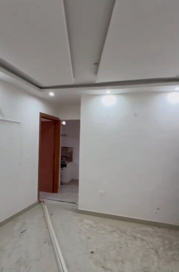Room in 2 BHK Builder Floor at Sector 75 – for Sale