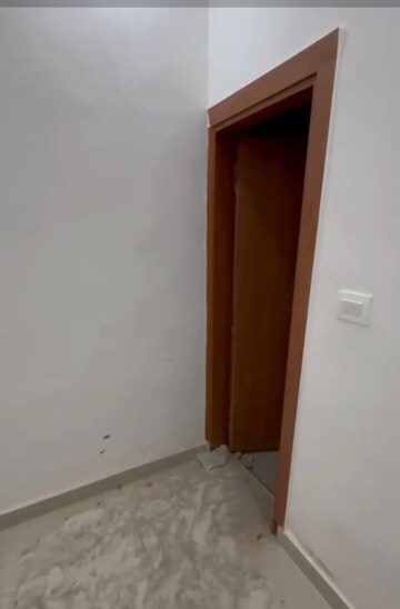 Room in 2 BHK Builder Floor at Sector 75 – for Sale