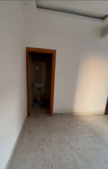 Room in 2 BHK Builder Floor at Sector 75 – for Sale