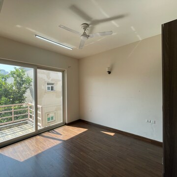 Room in 3 BHK Builder Floor at BPTP Amstoria, Sector 102 – for Rent