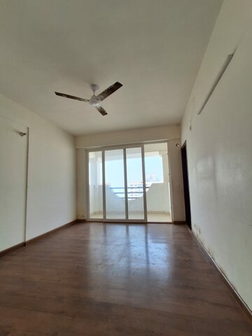 Room in 2 BHK Apartment at Ramprastha City The Edge Towers, Sector 37d – for Sale