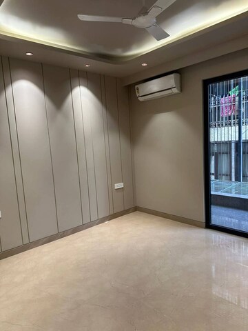 Room in 4 BHK Apartment at Ansal API Versalia, Sector 67a – for Sale