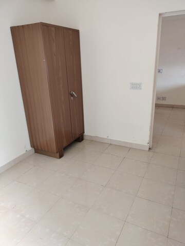 Room in 2 BHK Apartment at Conscient Habitat, Sector 99a – for Rent