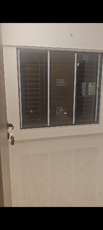 Room in 1 BHK Apartment at Adityaraj Breeze, Vikhroli East – for Rent