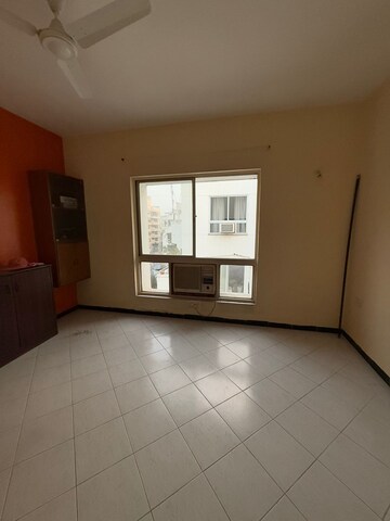 Room in 2 BHK Apartment at Dhankawadi – for Rent