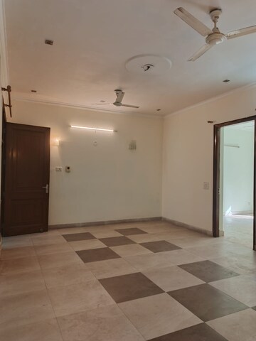 Room in 3 BHK Builder Floor at Ansal Sushant Lok I, Sector 43 – for Rent