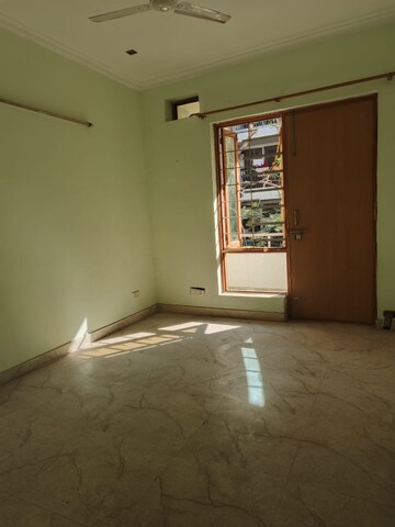 Room in 3 BHK Builder Floor at Ansal Sushant Lok I, Sector 43 – for Rent