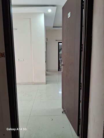 Room in 4 BHK Apartment at Motiaz Royal Citi, Ambala Highway – for Rent
